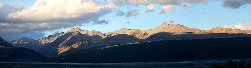 mountains at lake Pukaku